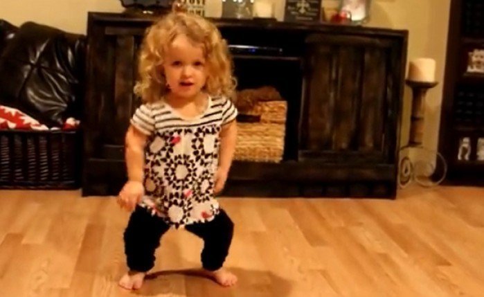 Η 5χρονη που πάσχει από νανισμό και δεν σταματά να χορεύει για τον πιο γλυκό λόγο